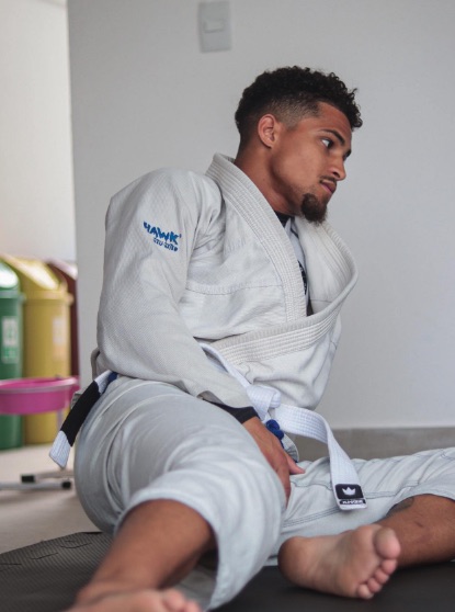 Gomes avalia que o jiu-jitsu o ajudou a melhorar em campo