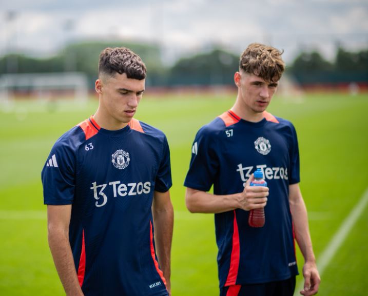 Scanlon, 18, e Jack Fletcher, 17, brilharam na academia do Man Utd