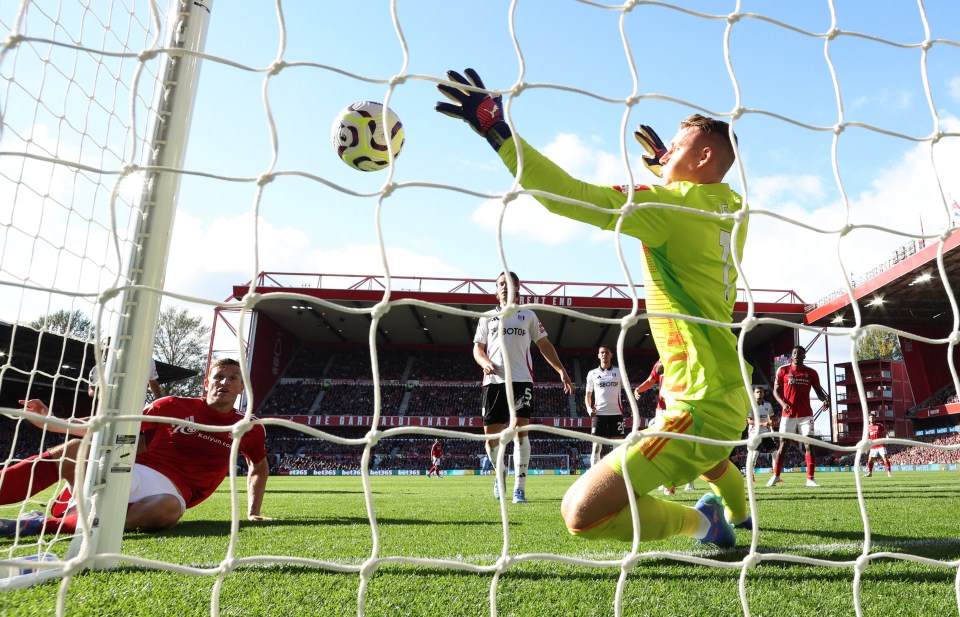 O atacante do Forest, Chris Wood, teve esse gol anulado pelo VAR