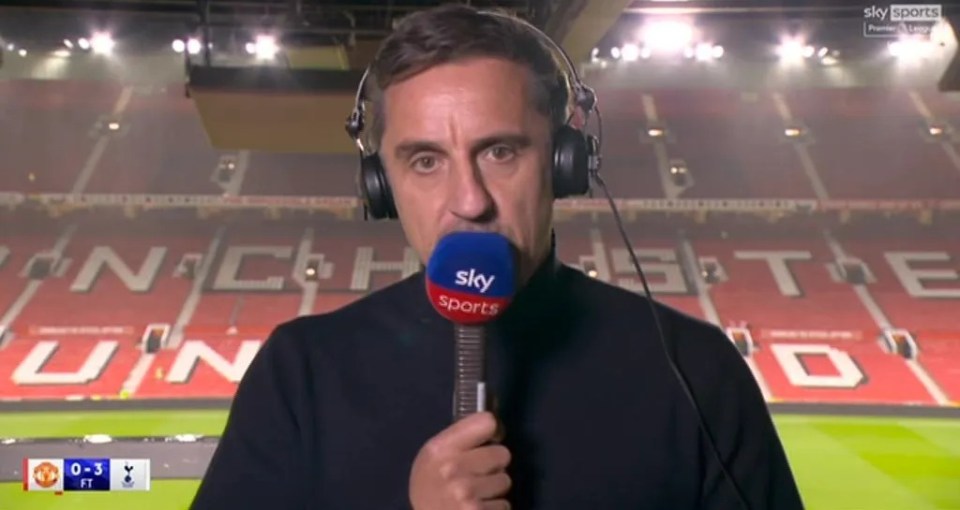 Gary Neville não mediu palavras ao avaliar o desempenho