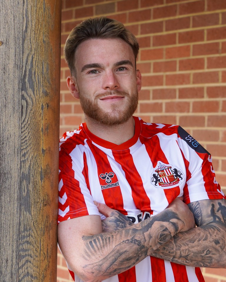 Sunderland anunciou a contratação de Aaron Connolly esta semana