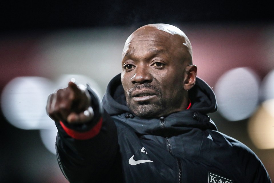 Ele será comandado na Grécia pela lenda do Chelsea, Claude Makelele