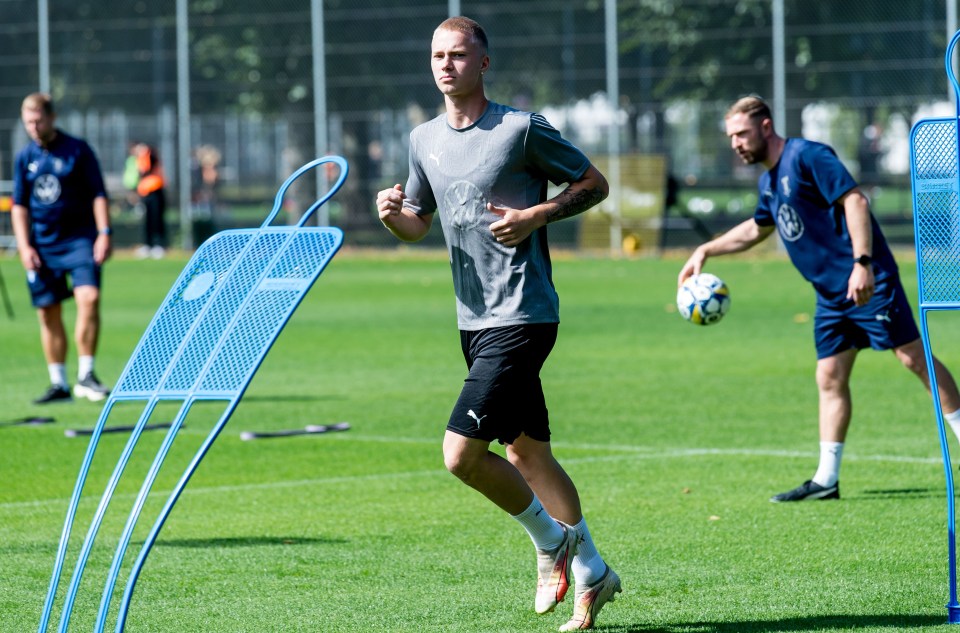 A estrela do Malmo, Daniel Gudjohnsen, é o mais novo dos três meninos