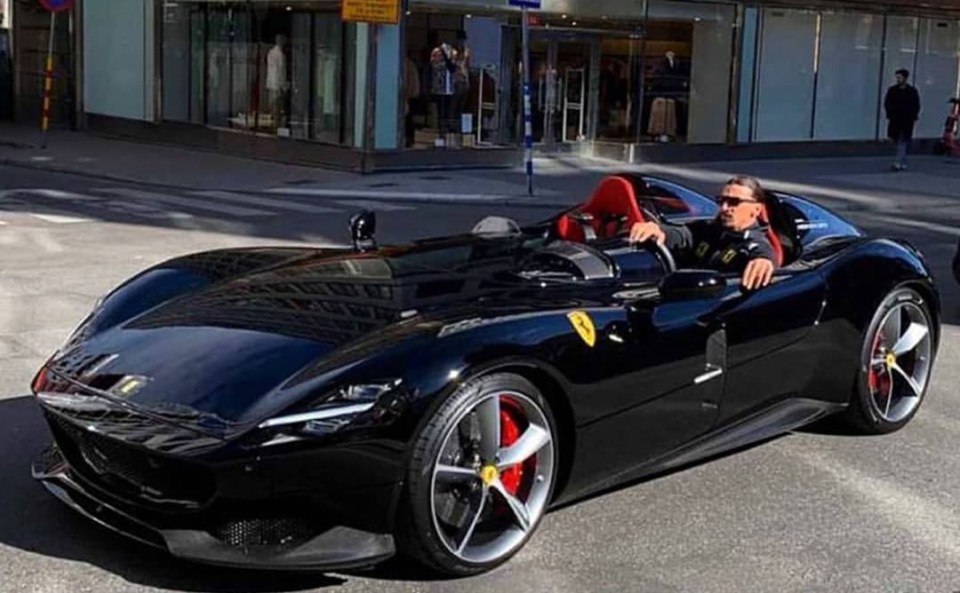 Ibra também é uma das poucas pessoas que possui uma Ferrari Enzo