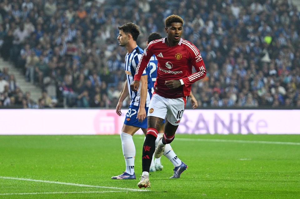 Marcus Rashford foi fisgado no intervalo, apesar de marcar um e preparar outro