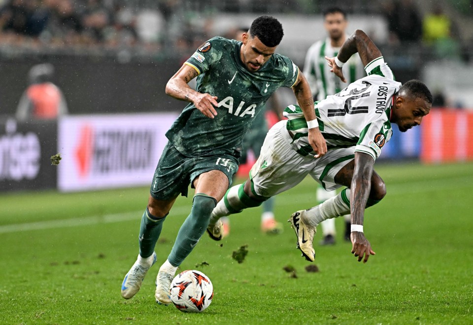 Horas depois de sua convocação pela Inglaterra, Dominic Solanke entrou como substituto tardio na vitória do Tottenham por 2 a 1 na Liga Europa sobre o Ferencvaros