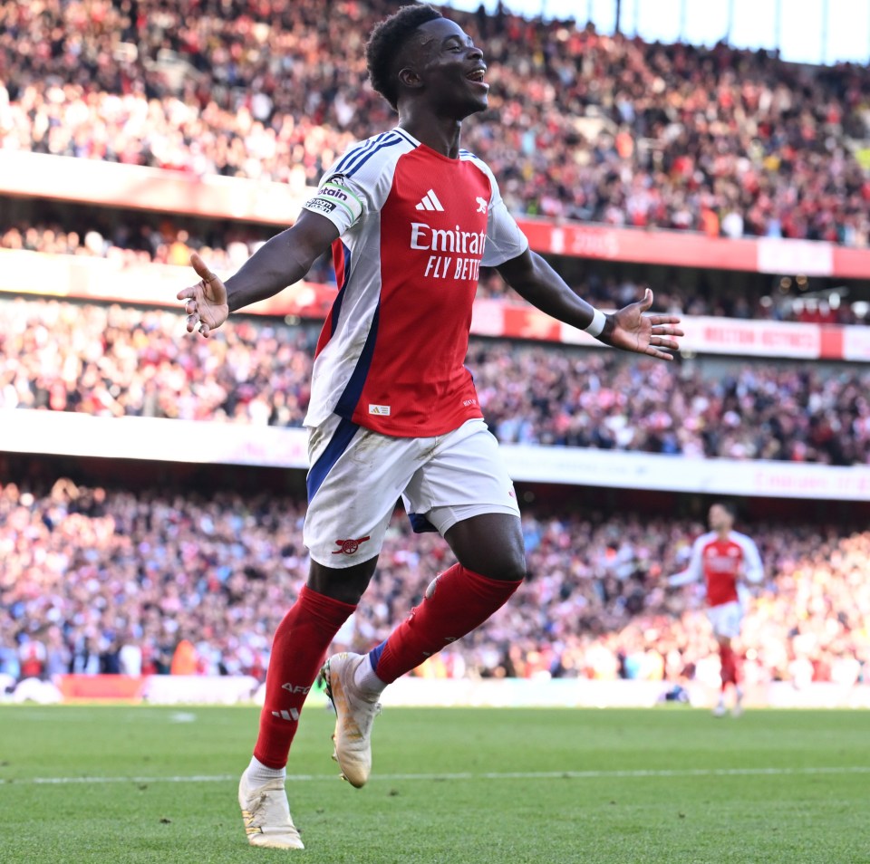 Bukayo Saka foi mais uma vez o homem-chave do Arsenal