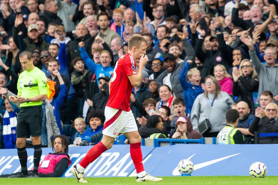 Ward-Prowse recebeu o segundo cartão amarelo contra o Chelsea