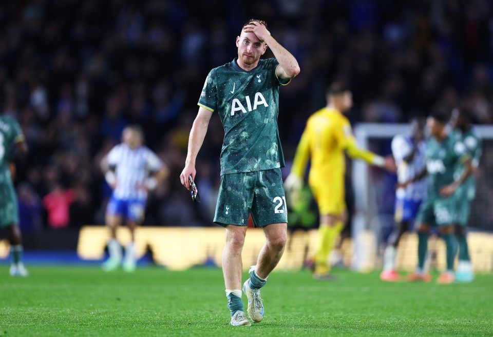 O Tottenham sofreu um colapso devastador em Brighton ao perder por 3-2 depois de vencer por dois gols