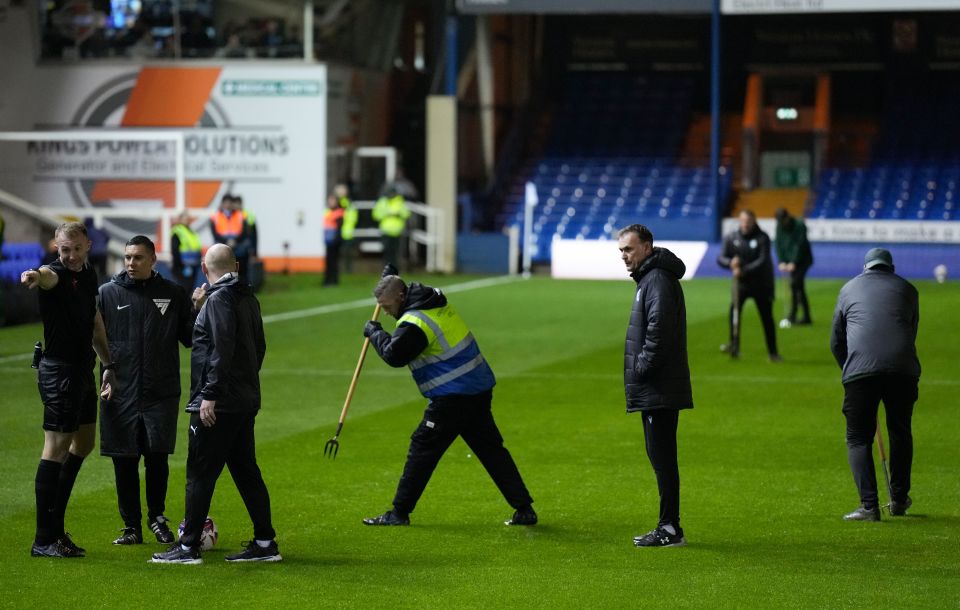 Os funcionários do terreno eram os heróis antes do jogo recomeçar