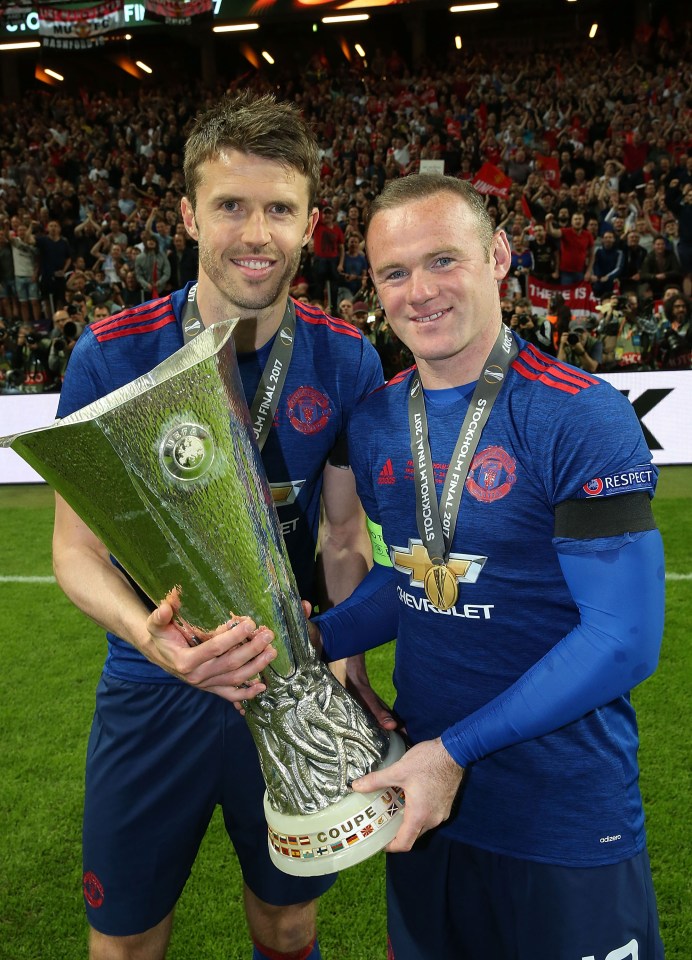 Os ícones do Man Utd e da Inglaterra, Michael Carrick e Wayne Rooney, também o contrataram