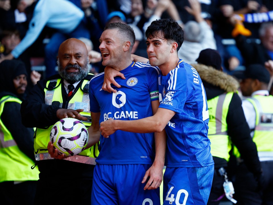 Os colegas artilheiros Jamie Vardy e Facundo Buonanotte elogiam o gol de Ayew