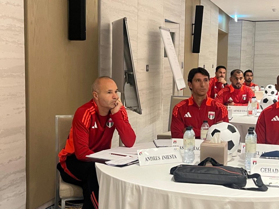 Iniesta está estudando para se tornar treinador da Federação dos Emirados Árabes Unidos