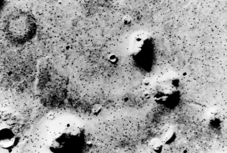 Em 1976, o fenômeno da pareidolia facial deu origem à famosa imagem 'Face on Mars', tirada pelo americano Viking 1 Orbiter