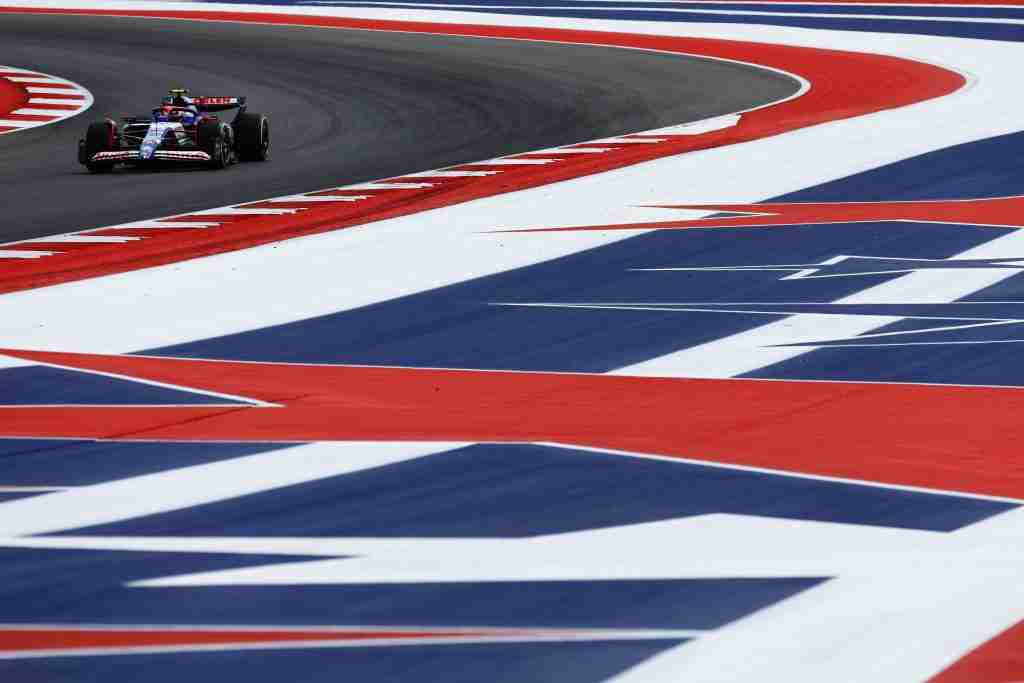 Yuki Tsunoda do Visa Cash App RB durante os treinos antes do Grande Prêmio dos Estados Unidos de 2024 | Conjunto de conteúdo Getty Images / Red Bull