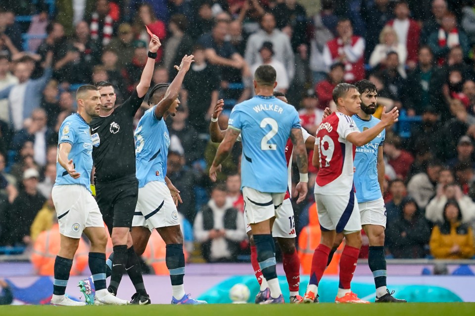 Leandro Trossard foi enviado para banho antecipado contra o City