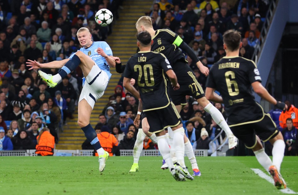 Erling Haaland marcou um gol improvisado brilhante