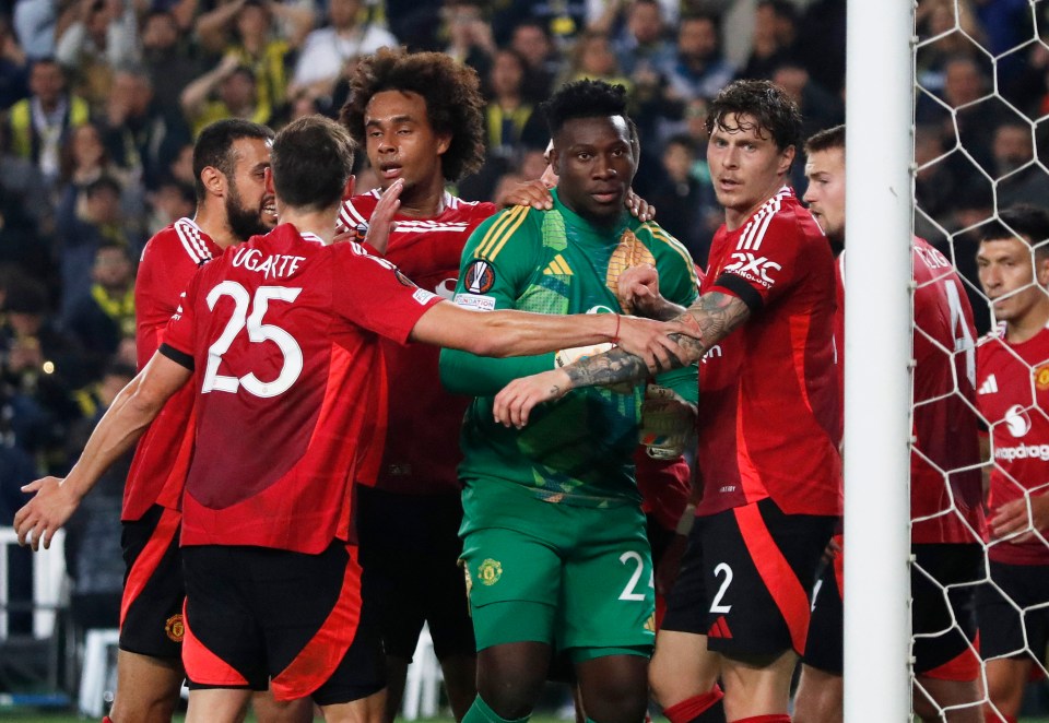 As estrelas dos Red Devils saudaram Onana na liderança do United no intervalo