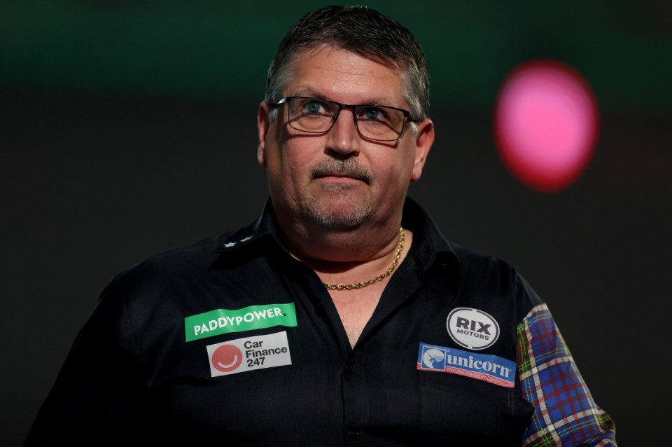 Gary Anderson enfrenta o velho adversário Van Gerwen no sábado