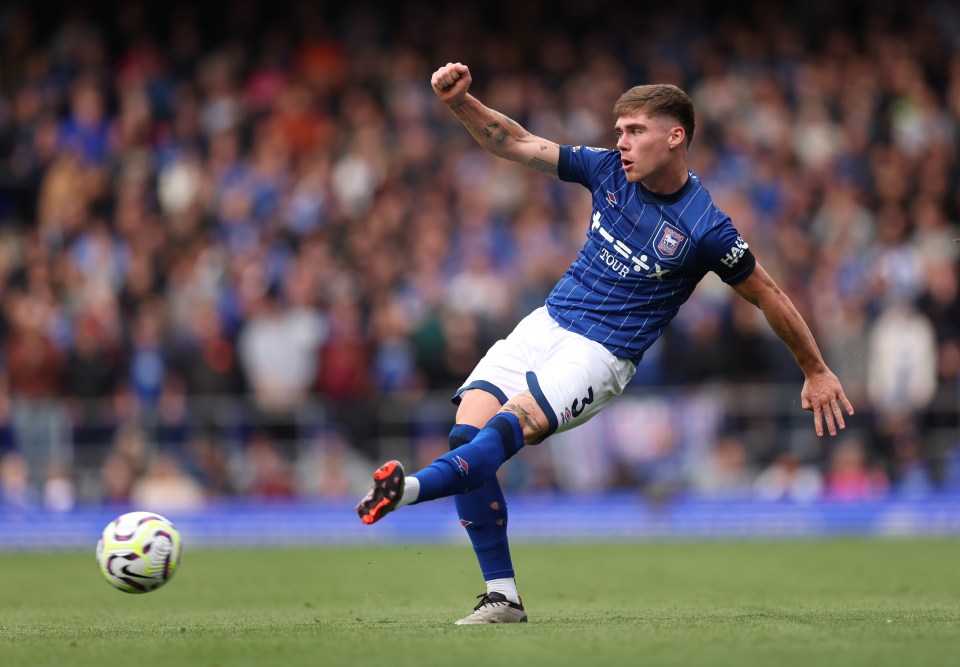 A estrela de Ipswich, Davis, está treinando para se tornar piloto de linha aérea