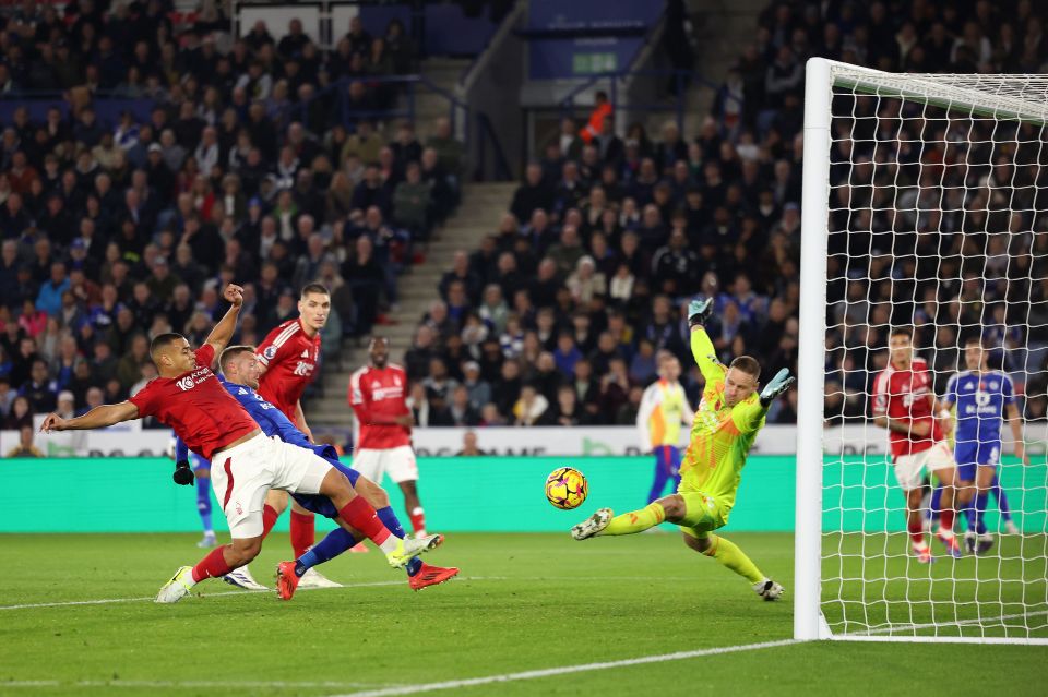 Jamie Vardy empatou o Leicester no meio do primeiro tempo