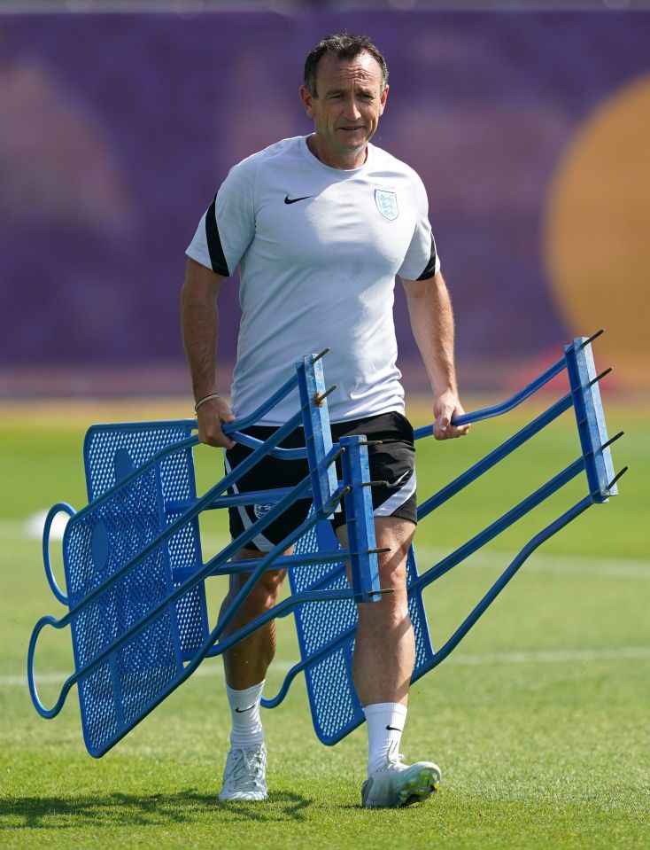 O técnico da Inglaterra, Geraint Twose, fotografado durante uma sessão de treinamento no The Lensbury Resort, Teddington, em 19 de julho de 2022