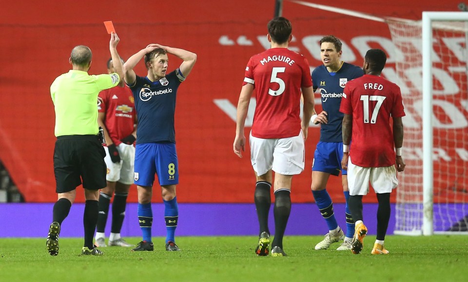 O desempenho igualou o de Jan Bednarek contra o Manchester United em 2021