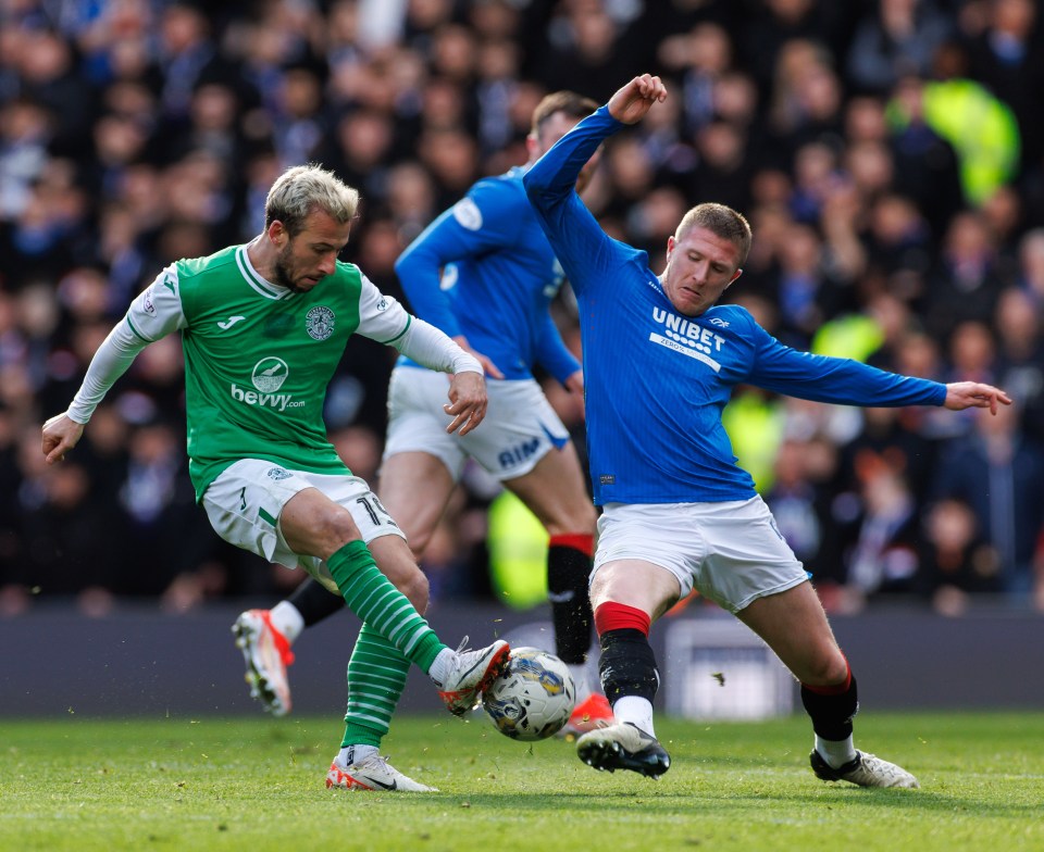 Le Fondre passou a última temporada com o Hibernian na Escócia