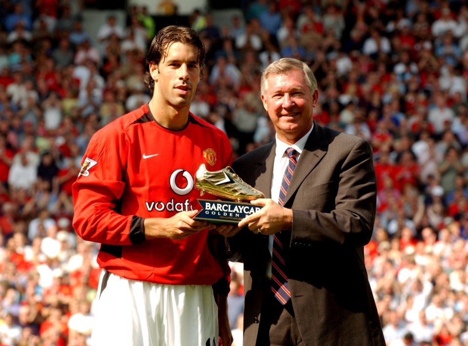 Os 25 gols de Van Nistelrooy no Prem ajudaram o Man Utd a conquistar o título ao ganhar a Chuteira de Ouro e o prêmio de Jogador da Temporada