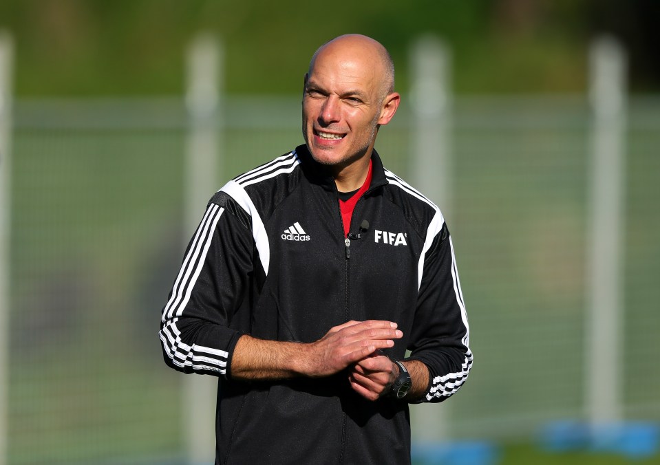 Howard Webb revelou uma nova regra com potencial para mudar o jogo