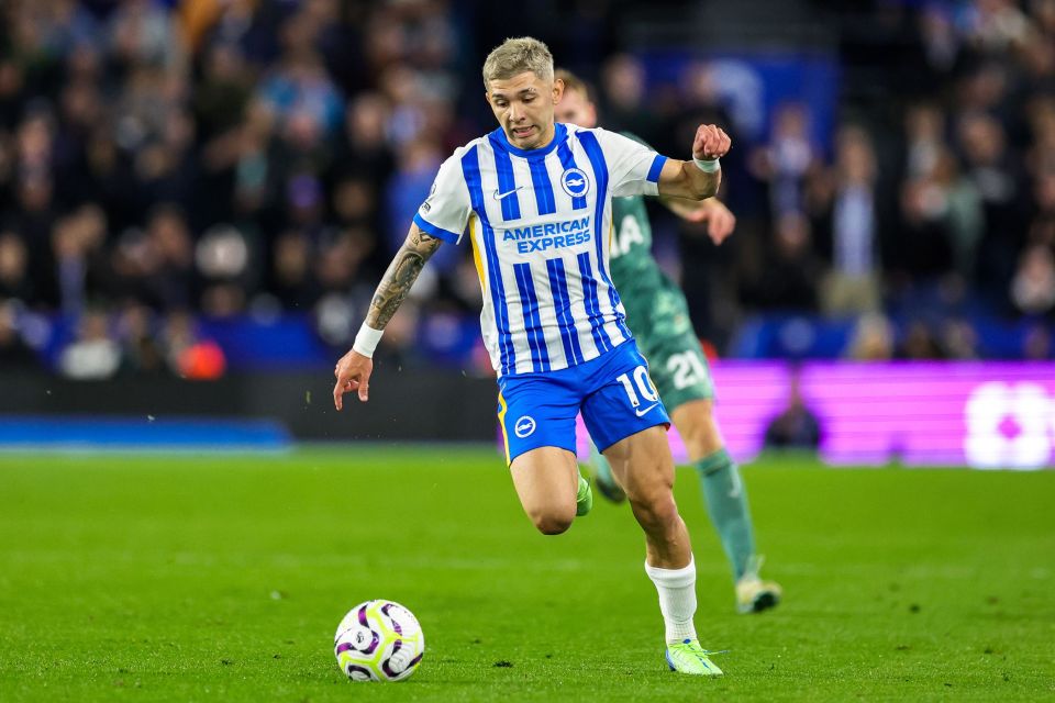 Julio Enciso esteve em ação pelo Brighton contra o Tottenham no último domingo