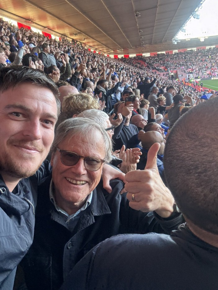 David Nielson, mais conhecido como Roy Cropper de Corrie, foi visto no St Mary's Stadium