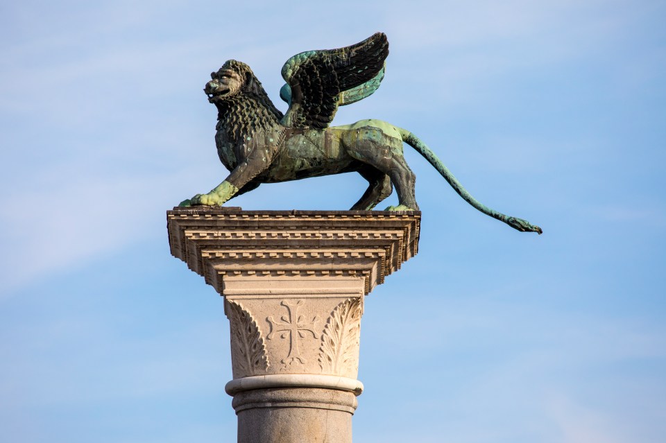 O famoso Leão de Veneza fica no alto de um pilar na Praça de São Marcos