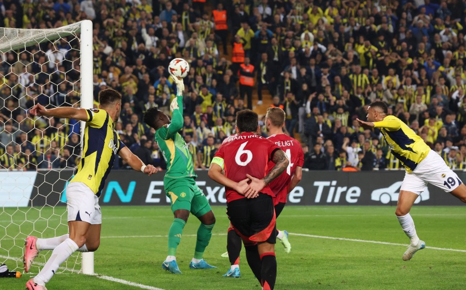 Andre Onana fez uma grande defesa dupla para manter o United à frente no primeiro tempo