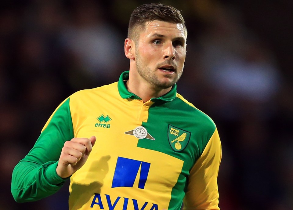 Kettering Town contratou o ex-atacante do Norwich e da Premier League Gary Hooper