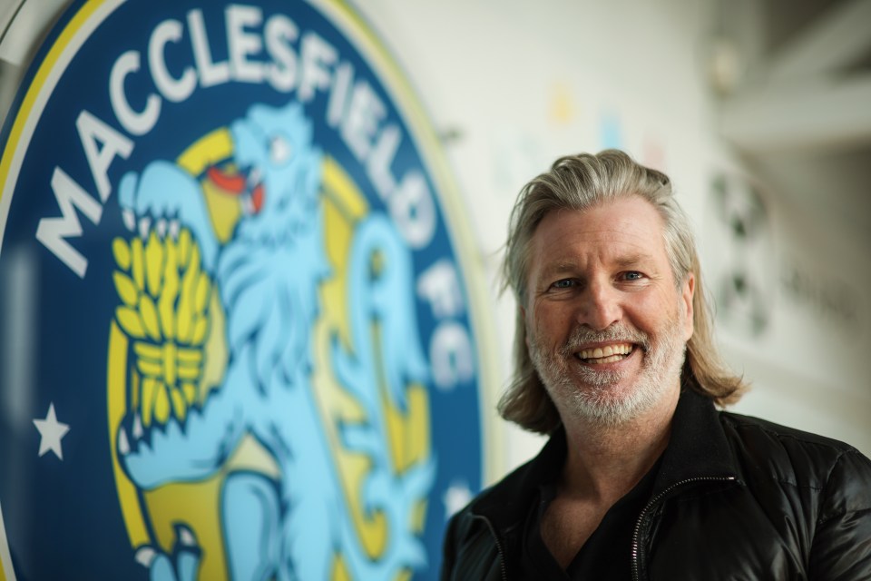 Robbie Savage foi nomeado o novo chefe do Macclesfield em junho