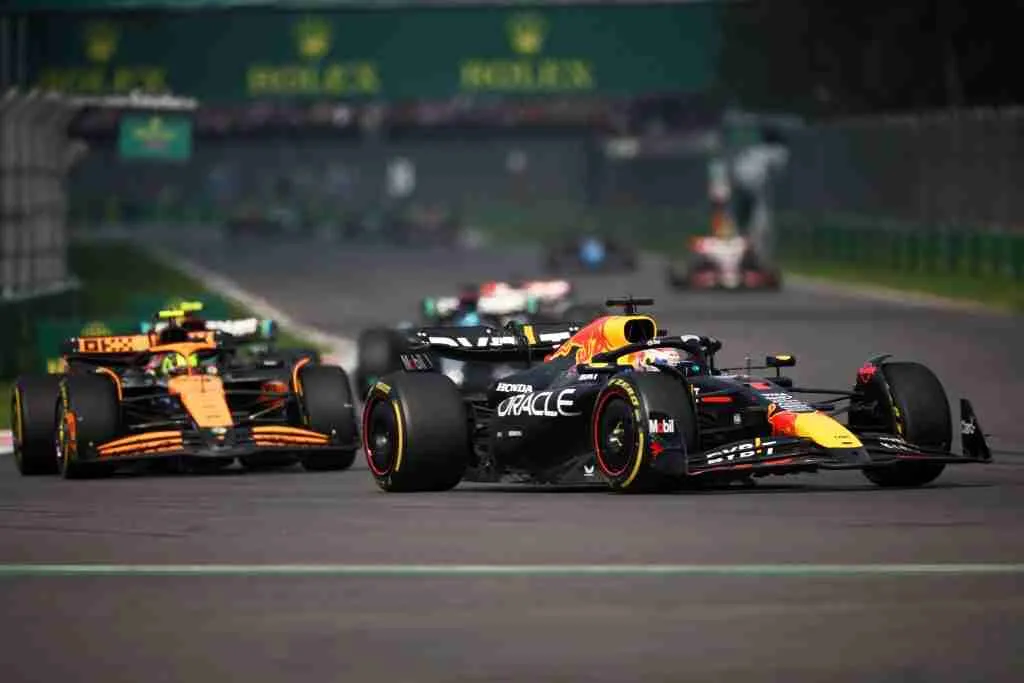 Max Verstappen enfrenta Lando Norris da McLaren no Grande Prêmio do México de 2024 | Conjunto de conteúdo Getty Images / Red Bull