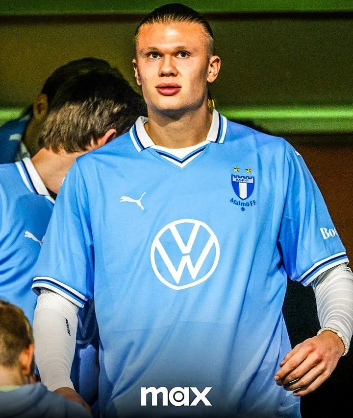 Erling Haaland foi fotografado em um jogo do Malmo, na Suécia, com a camisa do clube