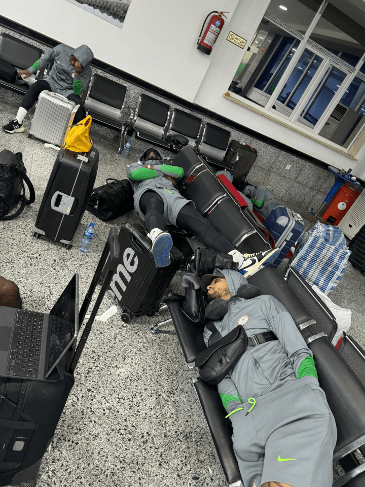 Jogadores da Nigéria foram trancados em um aeroporto abandonado