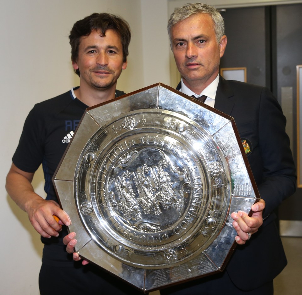 Mourinho com o Community Shield em 2016