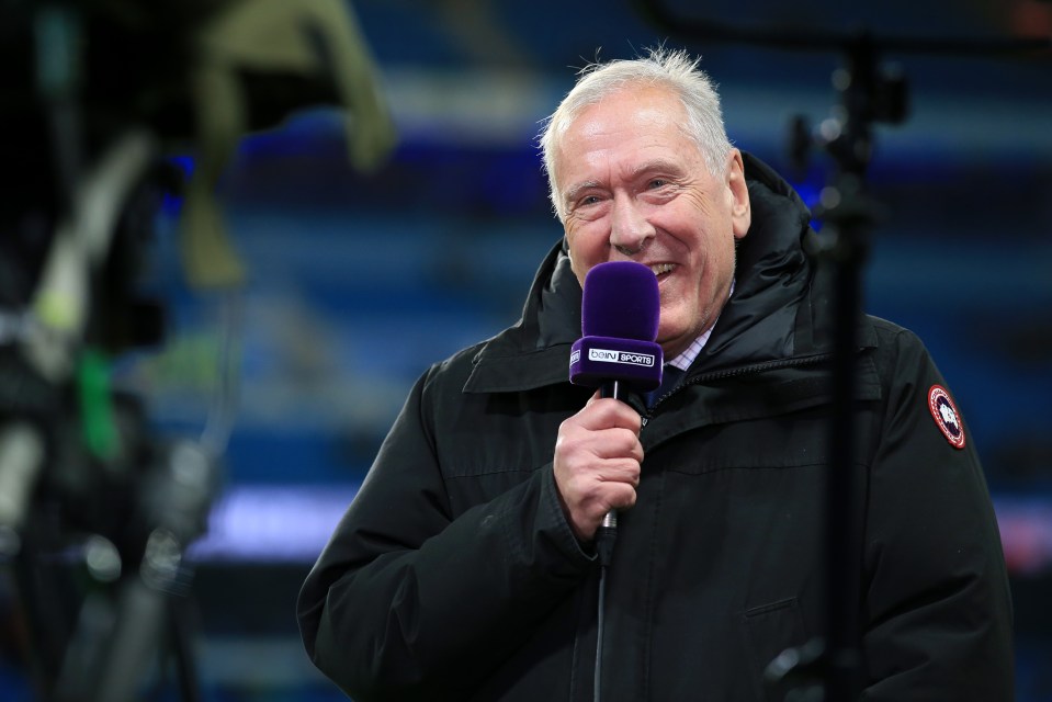 Martin Tyler chocou os fãs ao retornar às telas do Reino Unido