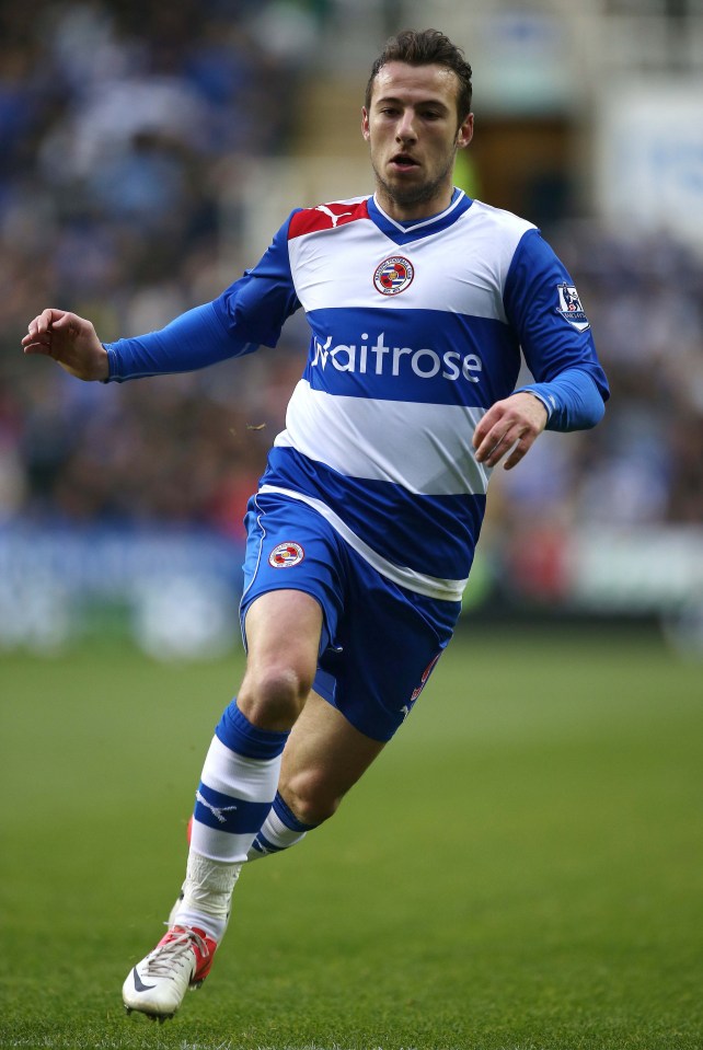 O ex-atacante do Reading Adam Le Fondre conseguiu um emprego no Manchester City