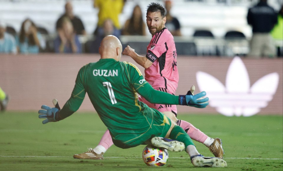 Lionel Messi foi frustrado diversas vezes pelo goleiro veterano