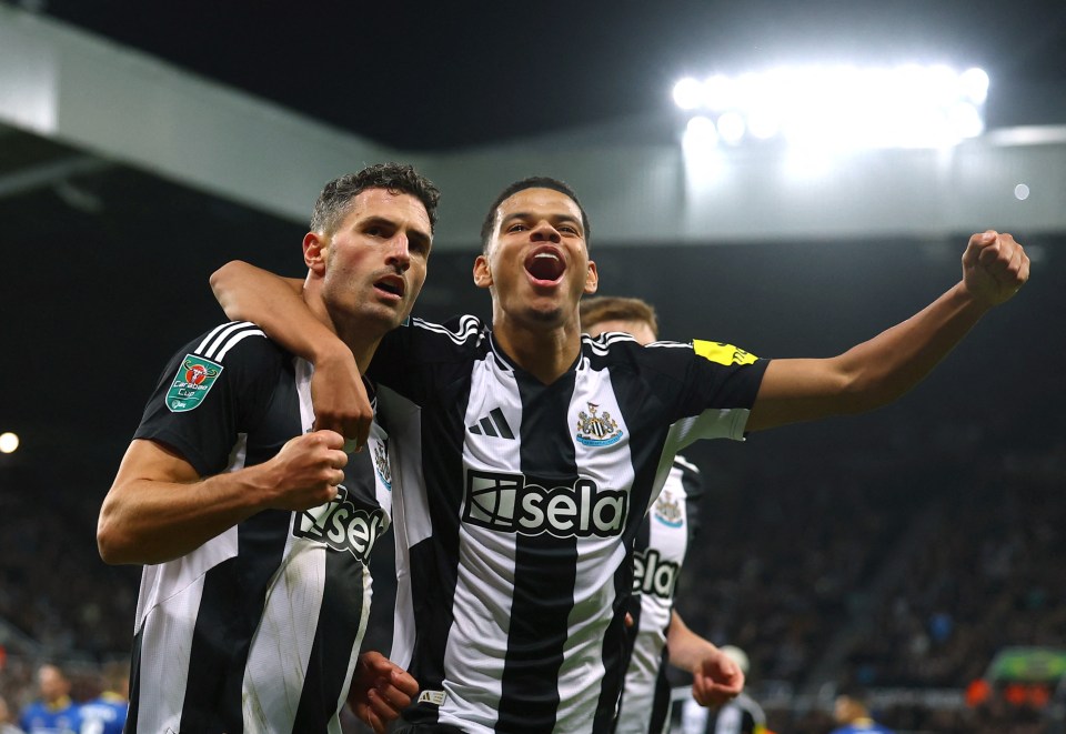 Fabian Schar marcou para Toon na vitória sobre Wimbledon na Carabao Cup