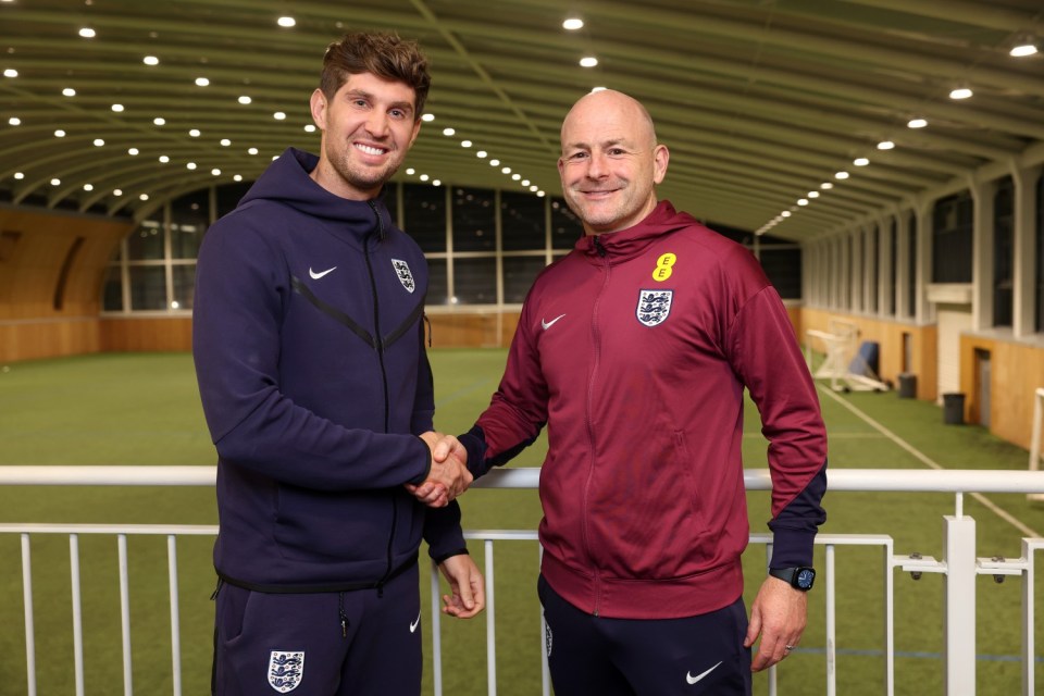 O capitão temporário da Inglaterra, John Stones, acredita que Lee Carsley fez a Inglaterra jogar como seu time do Manchester City