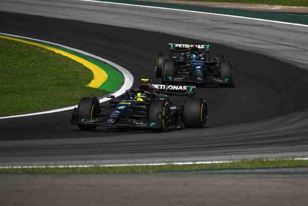 George Russell e Lewis Hamilton da Grã-Bretanha no Grande Prêmio do Brasil de 2023 | Imagens Mercedes/LAT