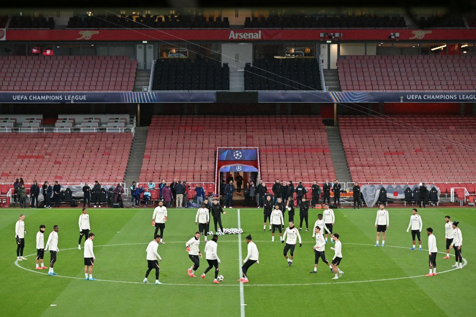 Paris Saint-Germain treinou nos Emirados ontem à noite