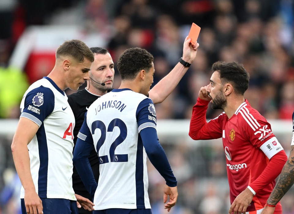 Bruno Fernandes foi expulso contra o Tottenham e depois contra o Porto