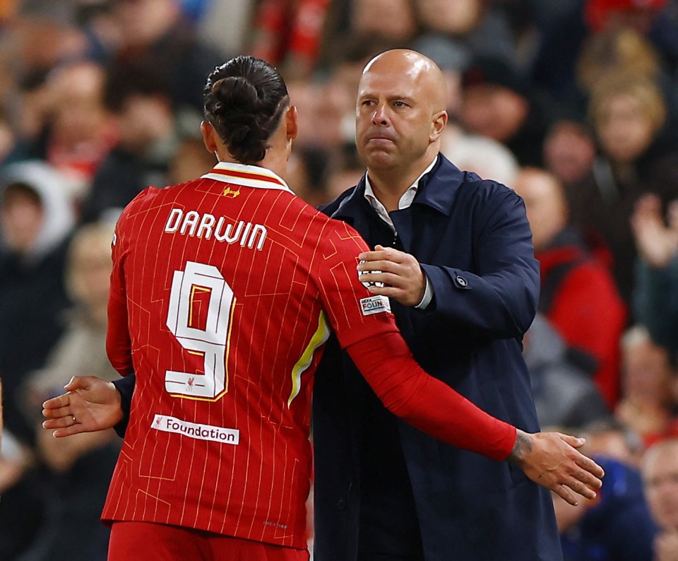 Arne Slot se tornou o primeiro técnico do Liverpool na história a vencer oito de seus primeiros nove jogos