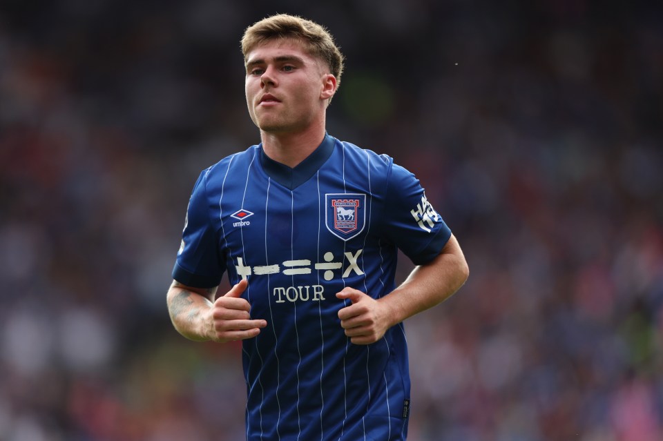 O ás do Ipswich Town, Leif Davis, foi cotado para se tornar uma estrela da Inglaterra